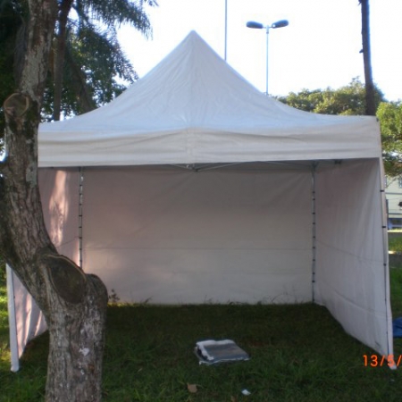 Tenda 4,00 x 4,00 fechamentos brancos